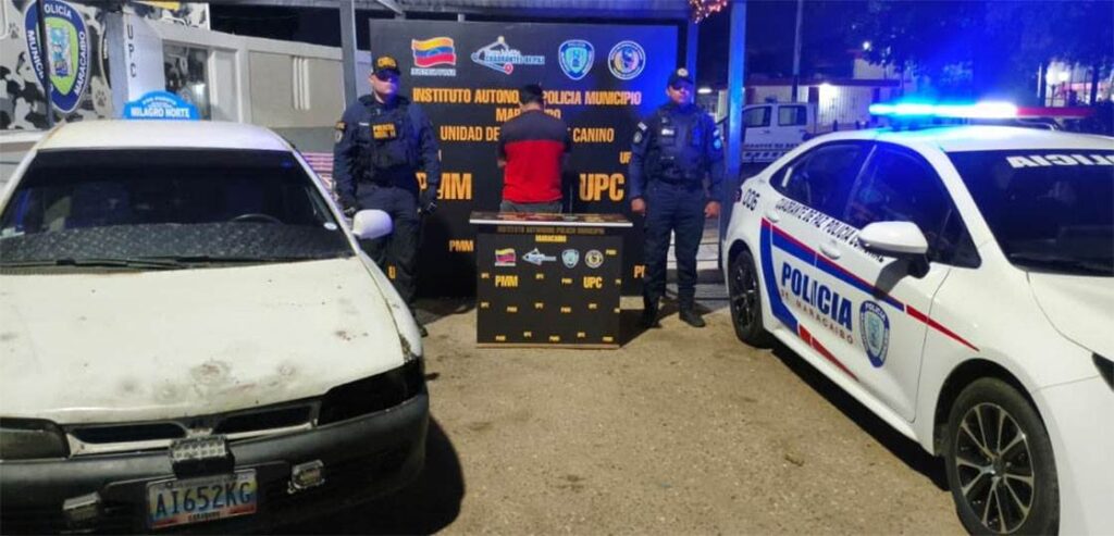 Patrulla de Polimaracaibo frente al estadio de Pequeñas Ligas Coquivacoa