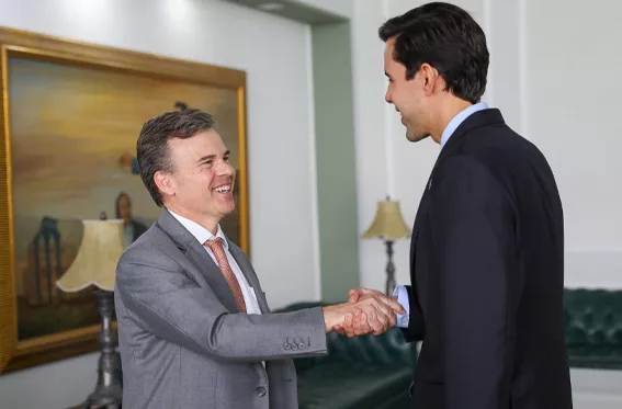 John Barrett llega a Caracas como nuevo encargado de negocios de EE. UU.
