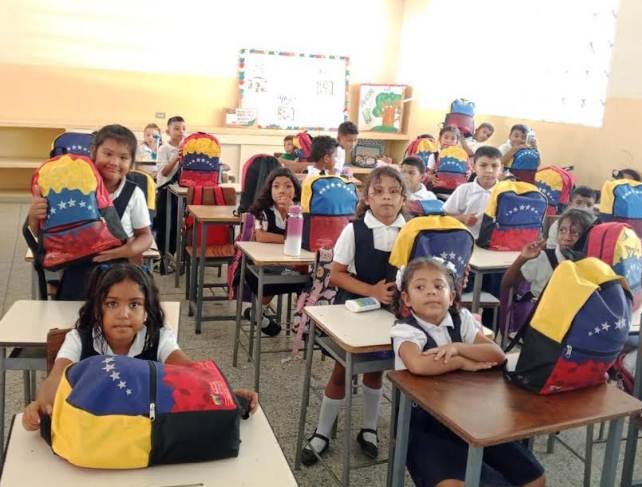 Escuela Antonio Joaquín Epiayu en Maracaibo recibe aires acondicionados y kits escolares tras ganar la Consulta Popular 2026