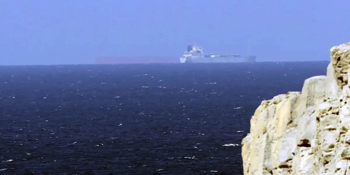 Buque de carga interceptado por fuerzas navales en el Estrecho de Ormuz 2026