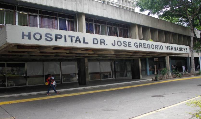 Hallan más de 400 cajas de ron y vino en el cuarto de máquinas del Hospital de los Magallanes