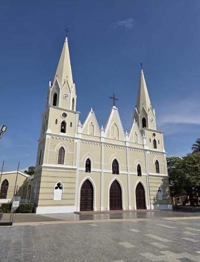 Fachada del Templo San Rafael Arcángel en El Moján, Mara, tras trabajos de modernización tecnológica