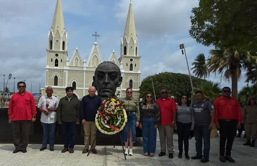 Acto solemne en la plaza Bolívar de San Rafael de El Moján por el Día de la Milicia