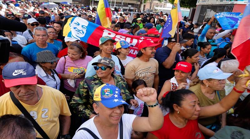 Simpatizantes del PSUV y Milicia Bolivariana en movilización por el 13 de abril en Caracas