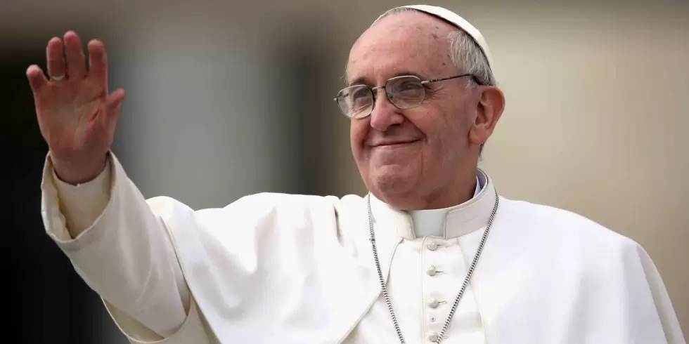 Imagen del papa Francisco sonriendo durante una audiencia en el Vaticano