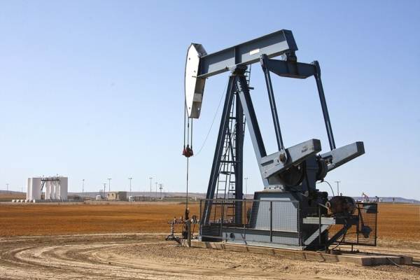 El petróleo Brent y WTI registran bajas tras el anuncio de negociaciones entre EE. UU. e Irán