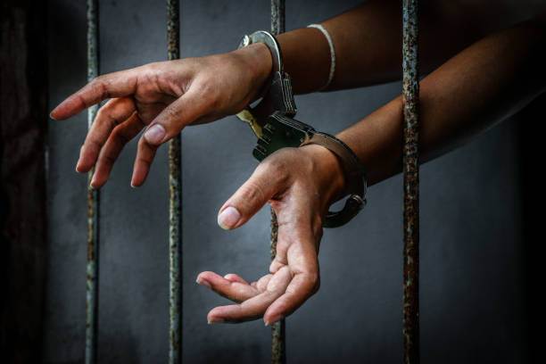 Anuncian medidas alternativas a la privación de libertad de varios detenidos