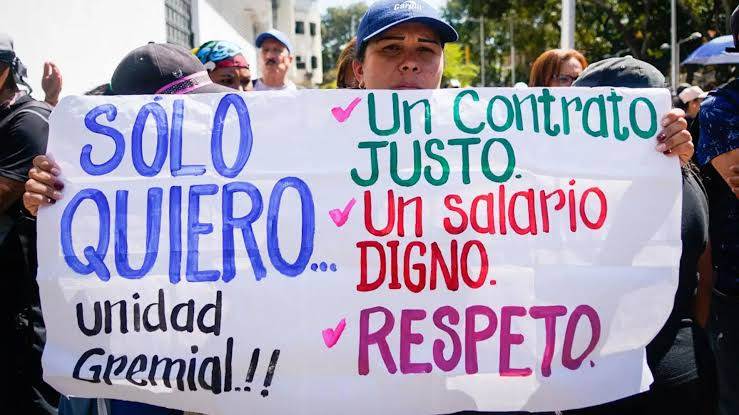 Concentración de trabajadores y gremios universitarios frente al Tribunal Supremo de Justicia en Caracas