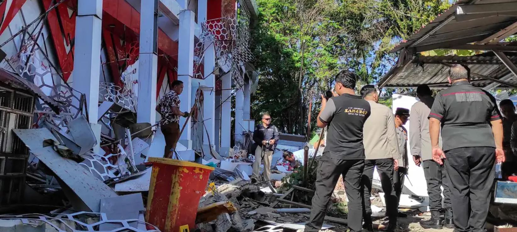 Fuerte sismo en Indonesia generó alerta de tsunami en tres países y causó daños