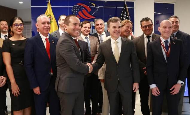 John Barrett anuncia plan de tres fases de EE. UU. para recuperar la economía de Venezuela junto al sector privado y VenAmCham