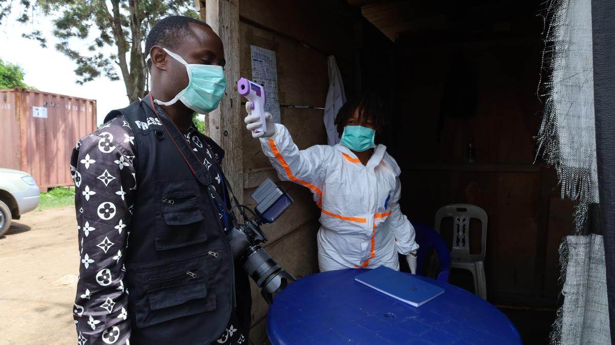 La OMS eleva a más de 900 los casos de ébola en el Congo