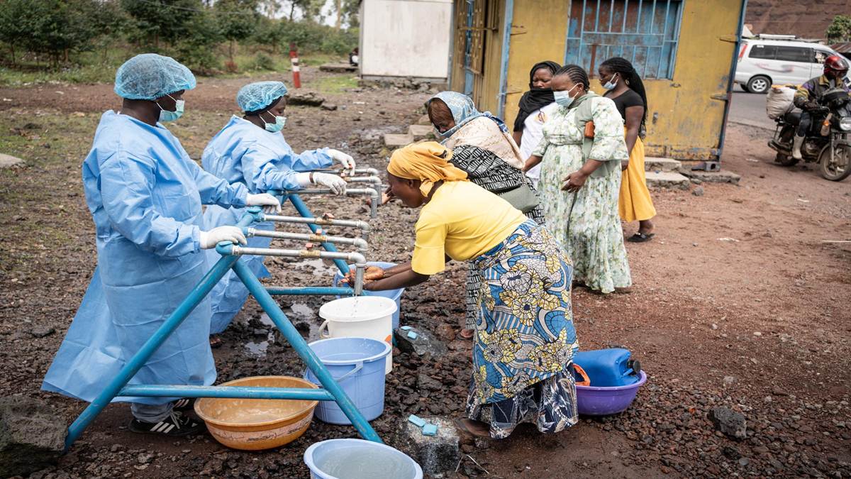 El Gobierno congoleño eleva a 238 las muertes sospechosas causadas por la epidemia de ébola