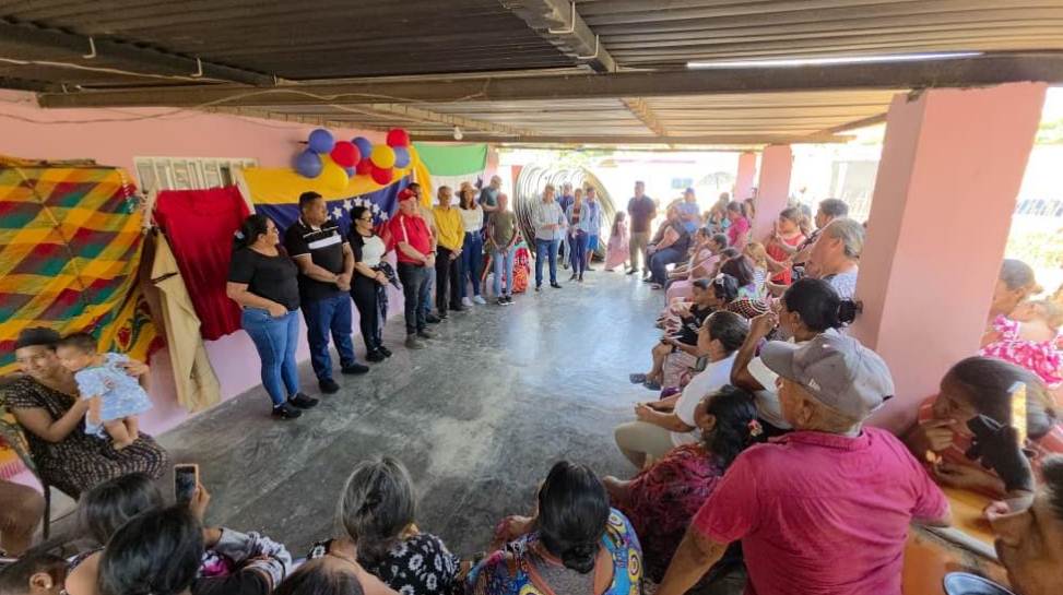 El alcalde Edgar Labarca inicia proyecto de red de gas en la comunidad Villa Guajira, parroquia Ricaurte