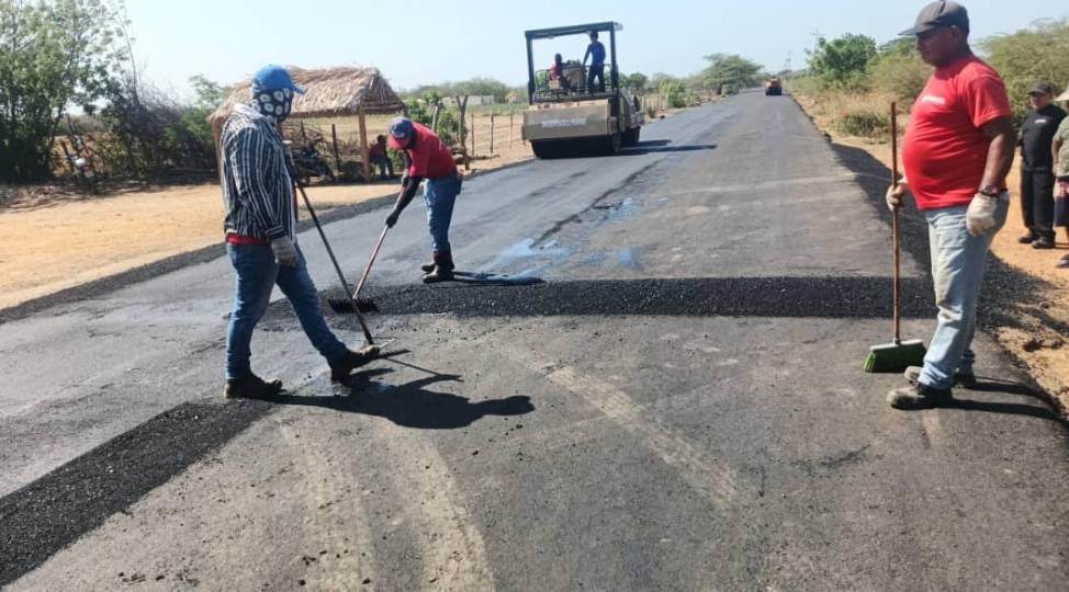 Gobernación del Zulia ejecuta plan de asfaltado en Mara