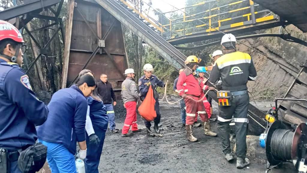 Nueve mineros mueren y seis son rescatados tras una explosión en Sutatausa, Colombia