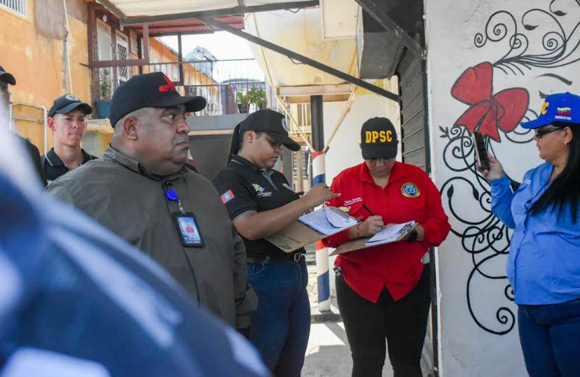 Alcalde Héctor Soto despliega plan de reordenamiento en San Francisco para liberar aceras de obstáculos comerciales