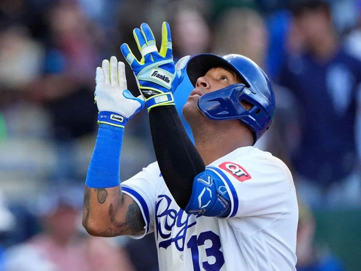 Salvador Pérez igualó a Iván Rodríguez con 311 jonrones en la MLB