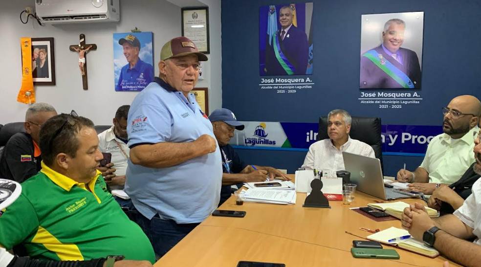 Alcalde José Mosquera coordinó con transportistas el plan de vialidad en Lagunillas para 2026