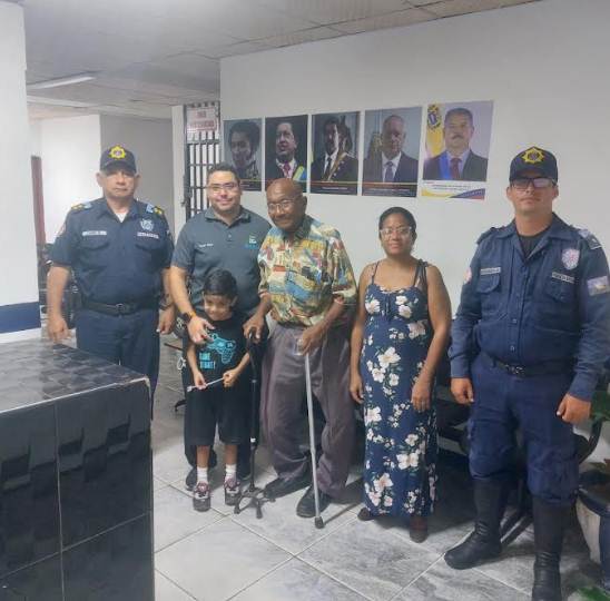 Oficiales del Cpbez rescataron a un adulto mayor extraviado en Cuatricentenario, Maracaibo