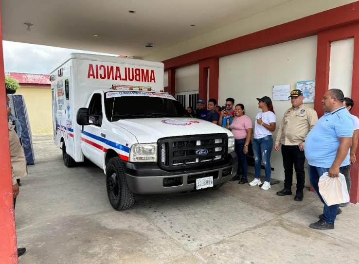 La Alcaldía de Colón entregó una ambulancia repotenciada y dotación médica al Centro Clínico El Moralito
