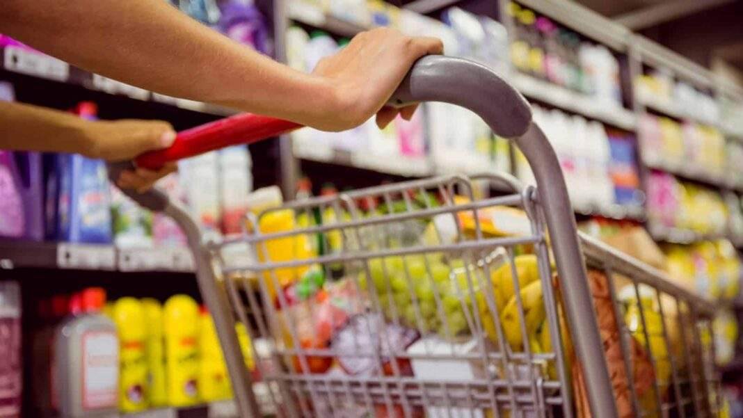 El economista Luis Oliveros explica las razones fiscales que impiden un aumento salarial equivalente a la canasta básica en Venezuela