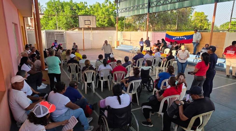 Legisladores del CLEZ durante consulta pública sobre ley de transferencia en la parroquia Coquivacoa, Maracaibo