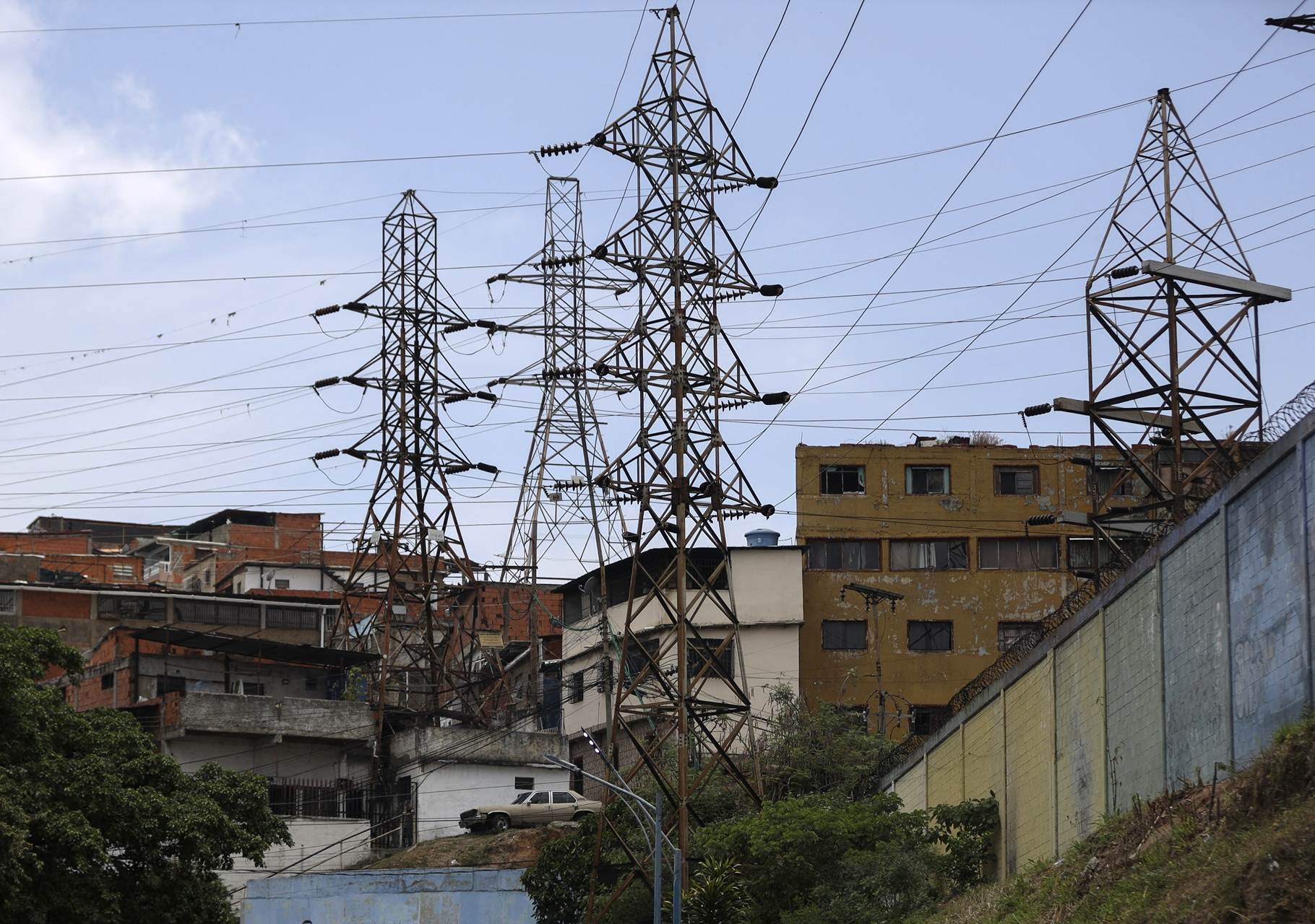 Consecomercio propone reformar la ley para permitir inversión privada ante la grave crisis eléctrica en Venezuela y los apagones comerciales