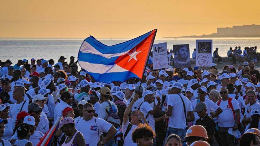 Miles de personas marcharon en La Habana para respaldar a Raúl Castro ante las recientes acusaciones