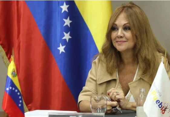 Reunión entre la defensora Eglée González Lobato y representantes sindicales en Caracas el 1 de mayo