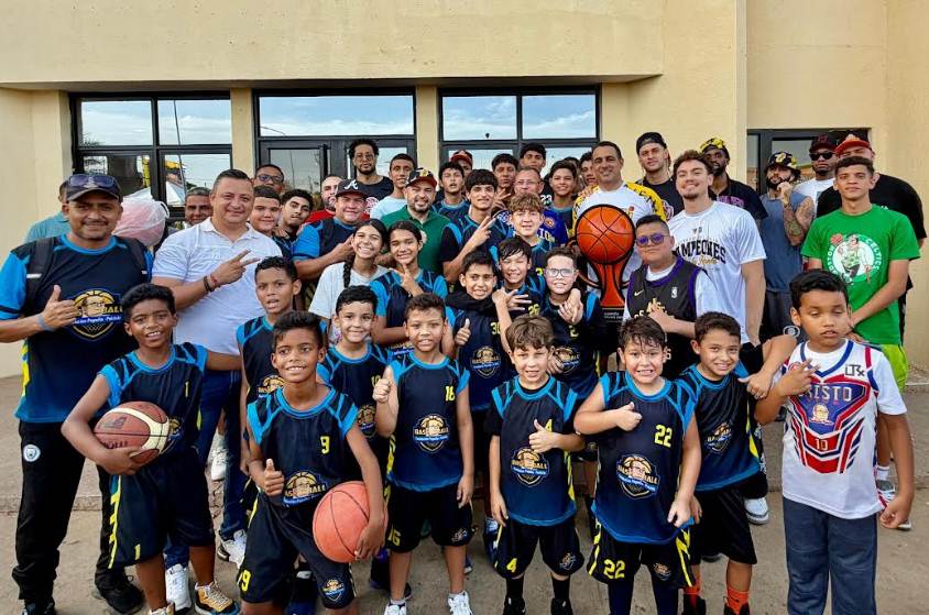 El alcalde Héctor Soto recibe a Gaiteros del Zulia tras titularse campeones de la SPB