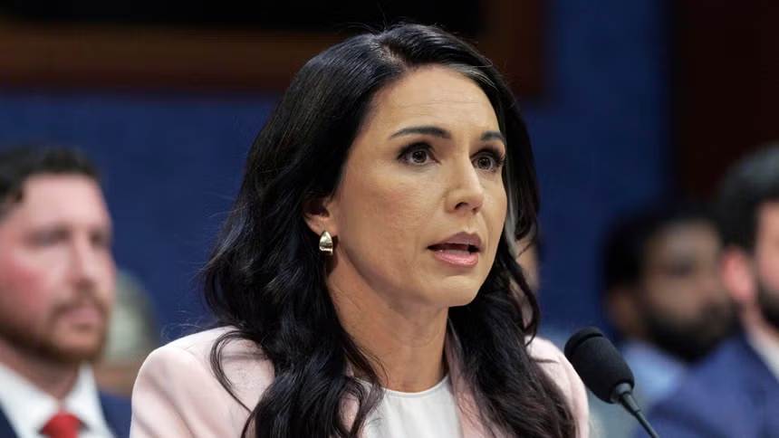 Tulsi Gabbard renuncia como Directora de Inteligencia de EE.UU. tras el diagnóstico de cáncer de su esposo