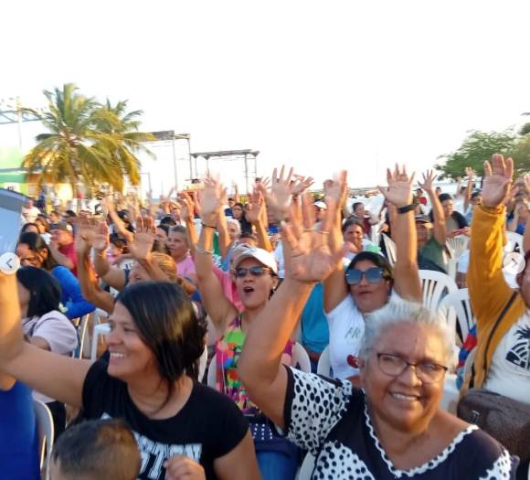 El alcalde Frank Carreño y el IMMUJER celebraron el Día de las Madres con un gran evento cultural en el Boulevard Costanero de Cabimas