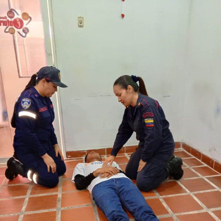 El Cuerpo de Bomberos dicta talleres de evacuación, desalojo y primeros auxilios al personal de la Alcaldía de Miranda