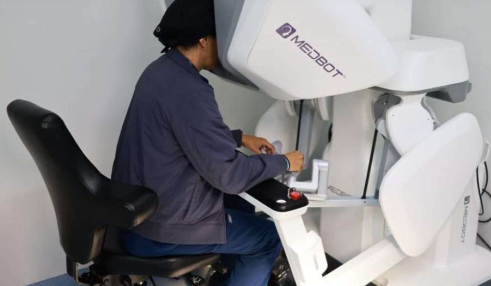 Inauguran el moderno servicio de cirugía robotizada en el Hospital Universitario de Caracas con tecnología de punta