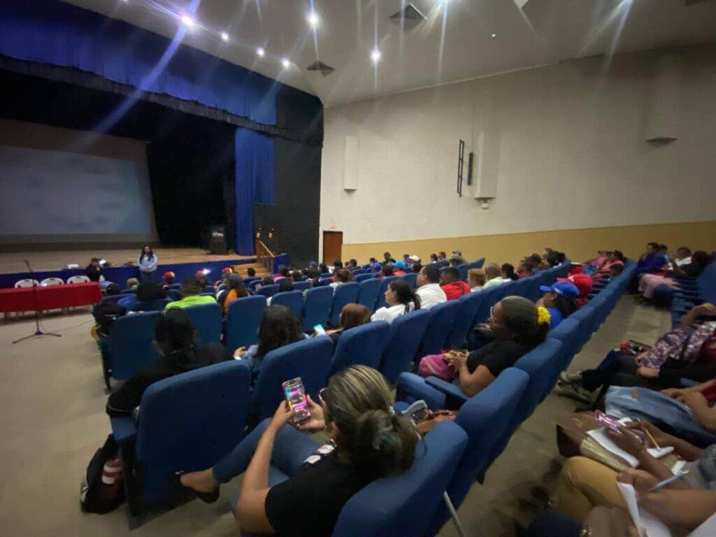 Más de 300 voceros participaron en el taller de Circuitos Comunales 2026 en Mara
