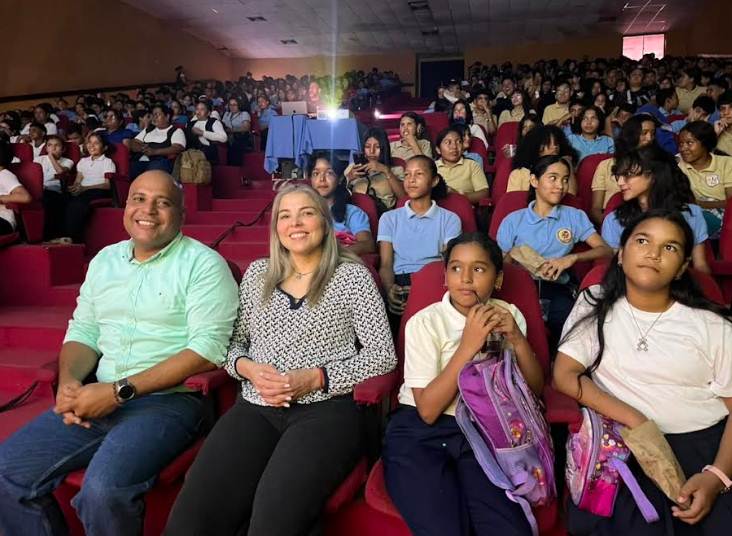La Alcaldía proyecta gratis la película "Creer o Morir" en Cabimas para miles de escolares