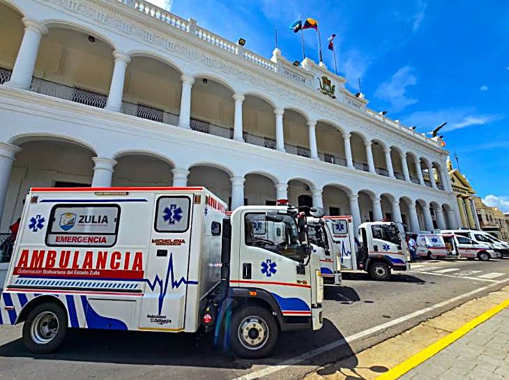 El gobernador Luis Caldera entregó seis nuevas ambulancias en el Zulia