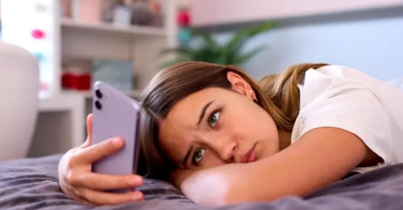 Reino Unido prohibirá las redes sociales a menores de 16 años a partir de 2027 