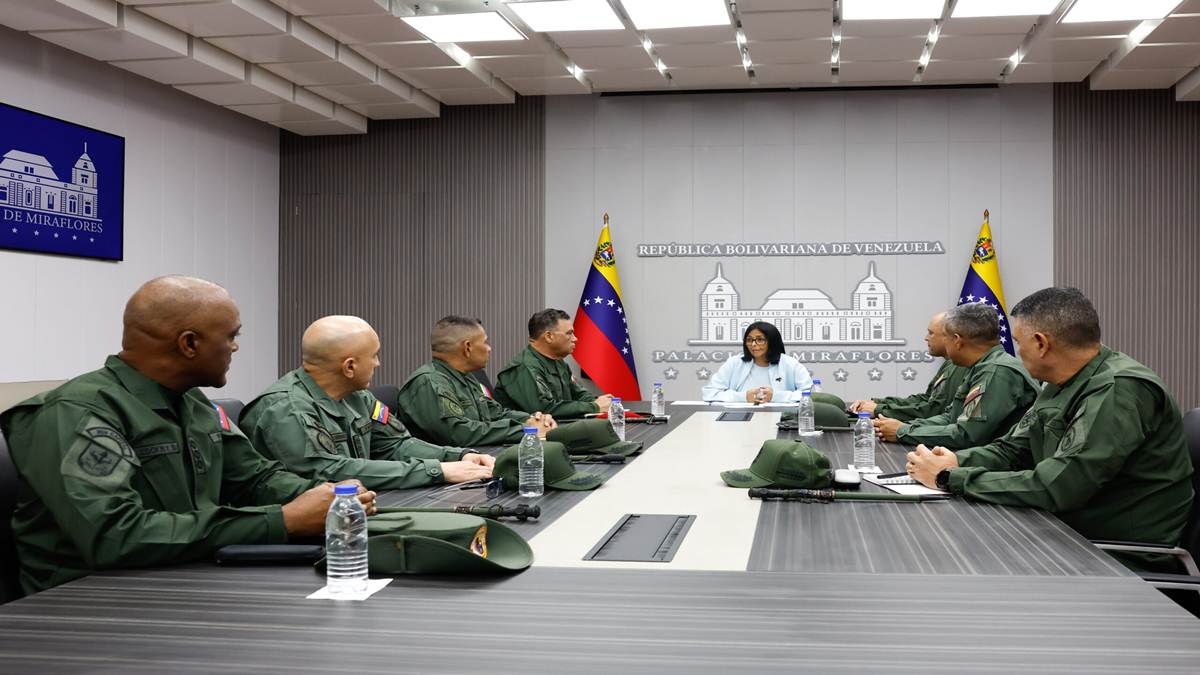 Delcy Rodríguez evalúa el Plan militar de 100 días en Venezuela junto al alto mando de la FANB