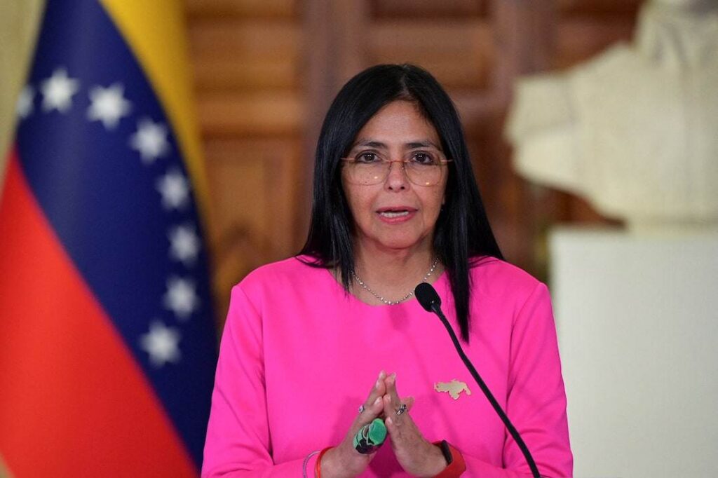 Delcy Rodríguez felicita a Abelardo de la Espriella tras elecciones en Colombia