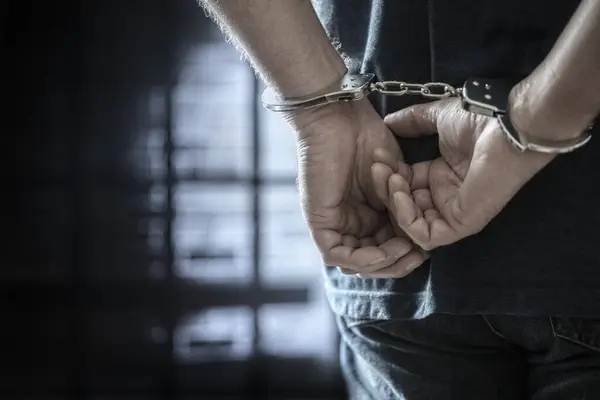 Cicpc arrestó a dos azotes de 23 años solicitados por el delito de atraco a mujeres y amenazas en Lomas de Funval