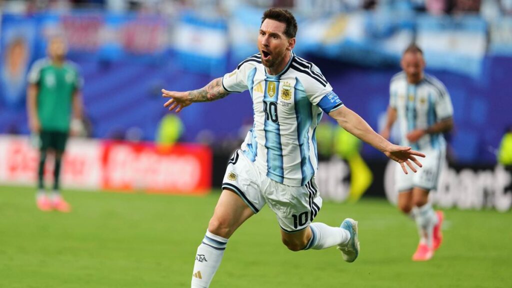 Argentina vence 3-0 a Argelia con triplete histórico de Messi