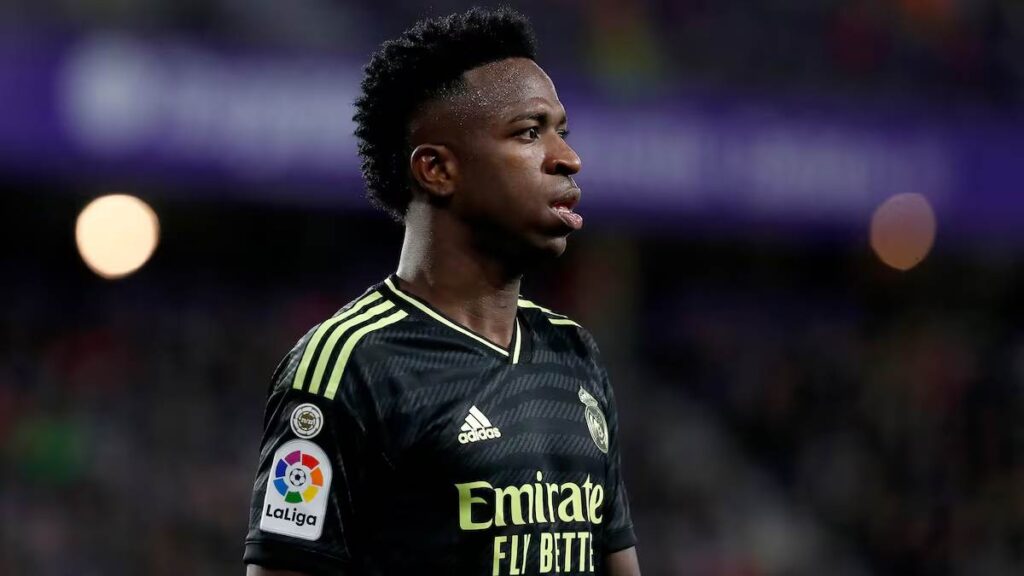 La Policía de España detuvo a un hombre acusado de incitación al odio por proferir insultos de racismo en el fútbol contra el delantero Vinicius Jr.