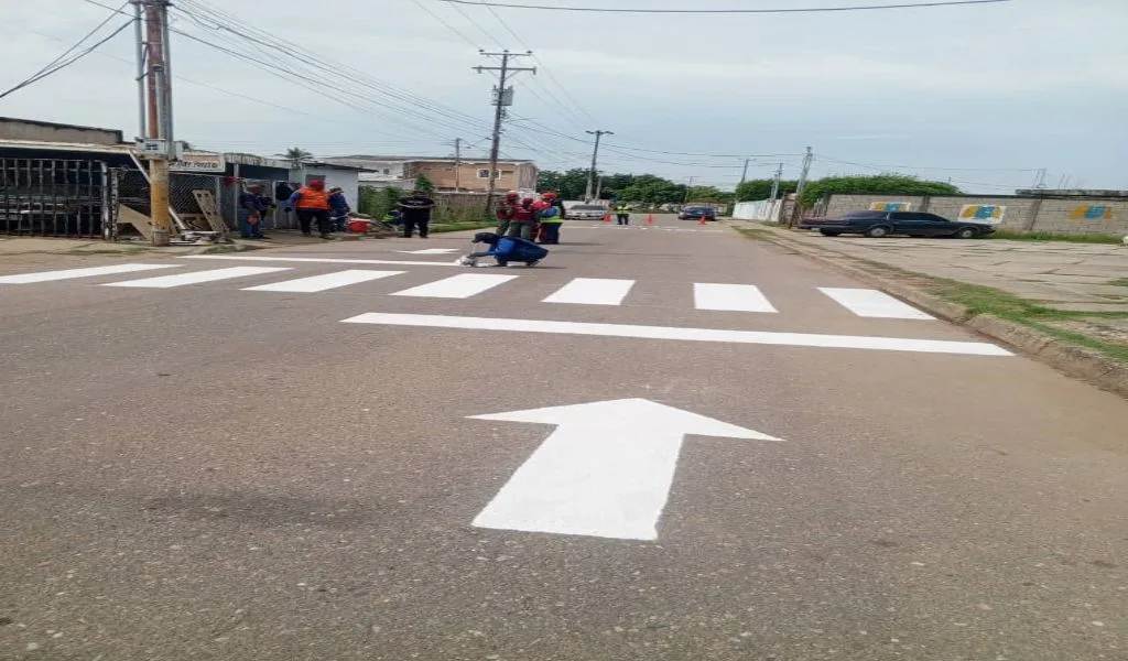 La Alcaldía de Cabimas ejecuta trabajos de demarcación y señalética vial en seis escuelas del municipio