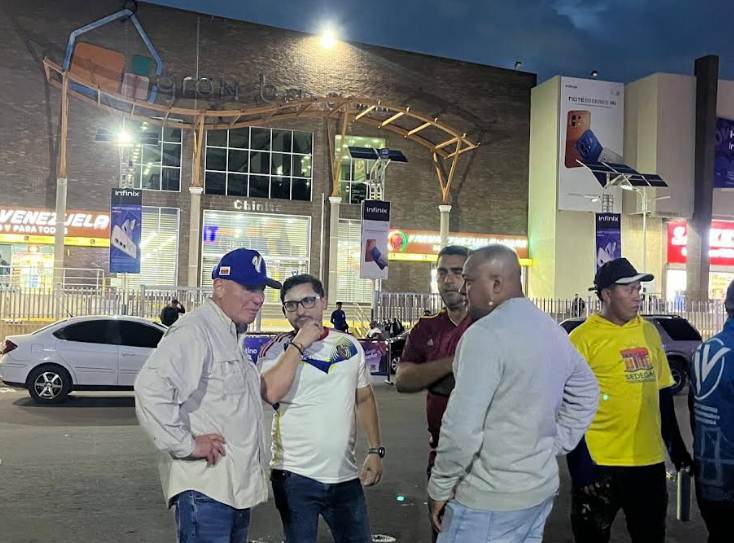 El alcalde Giancarlo Di Martino inspeccionó el nuevo paso peatonal inclusivo en el casco central de Maracaibo