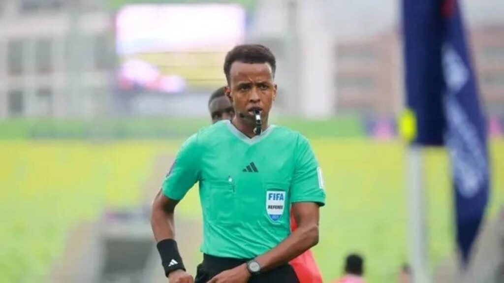 Polémica en el Mundial 2026: EE. UU. deporta e impide la entrada al árbitro somalí Omar Abdulkadir Artan, el mejor de África