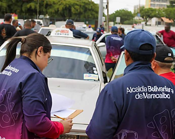 El IMTCUMA inició la digitalización del transporte público en Maracaibo con la colocación de códigos QR y el registro RUTU
