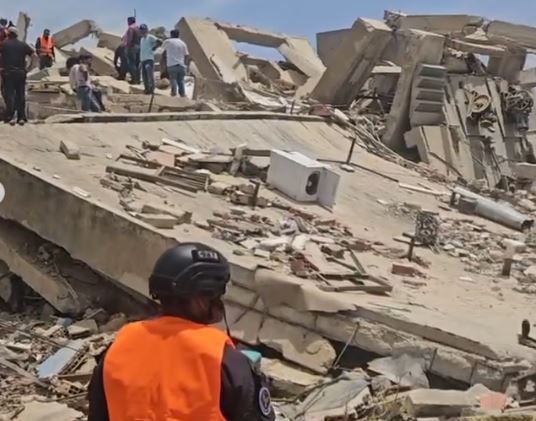 continúan labores d ebúsqueda de víctimas por sismo en Venezuela