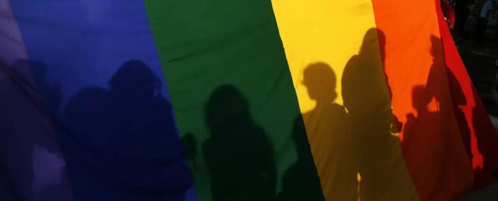 Fiscalía investiga a policías por violar los derechos humanos en Venezuela tras allanamiento ilegal y extorsión a la comunidad LGBTIQ+ en Lara