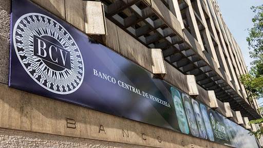 El Banco Central de Venezuela fijó el precio del dólar oficial en Venezuela en 554,42 bolívares para las operaciones comerciales